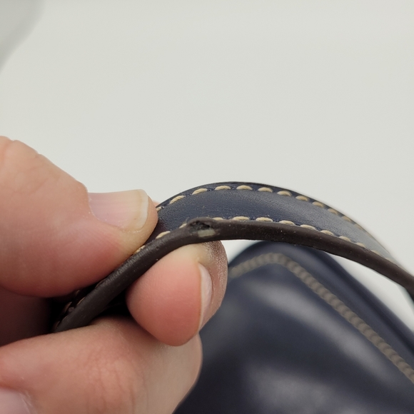 VILLAGER by LIZ CLAIBORNE | faux leather contrasting stitch shoulder bag purse - Picture 10 of 13